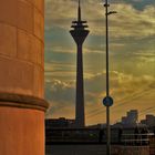 der allgegenwertige Rheinturm in Düsseldorf