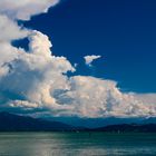 der Alpenhauptkamm hüllt sich in Wolken