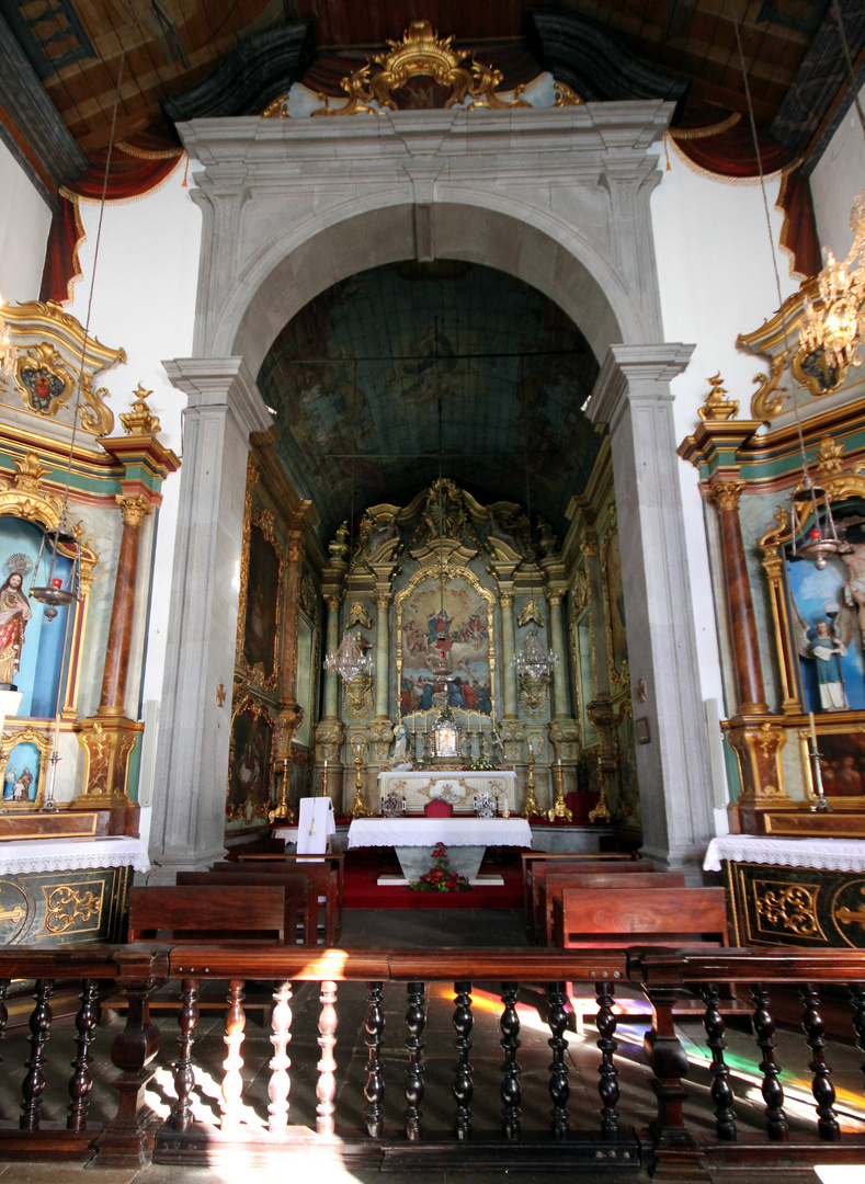 Der Altar der Kirche von Monte