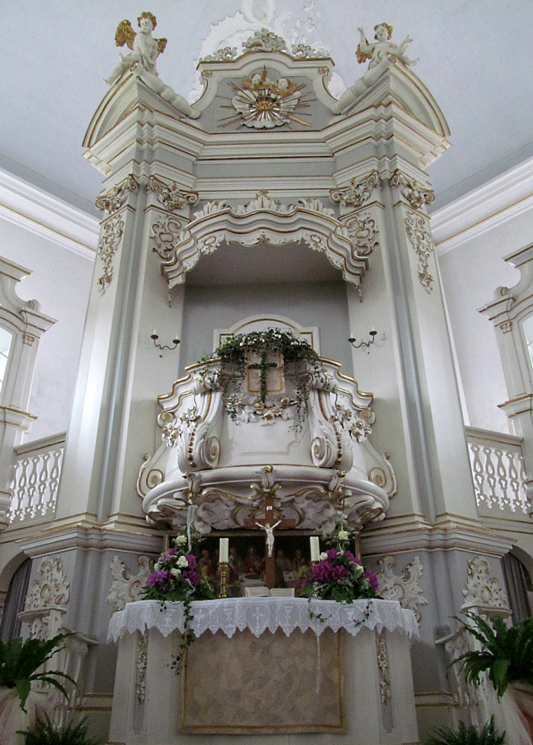 Der Altar der Ostener Kirche