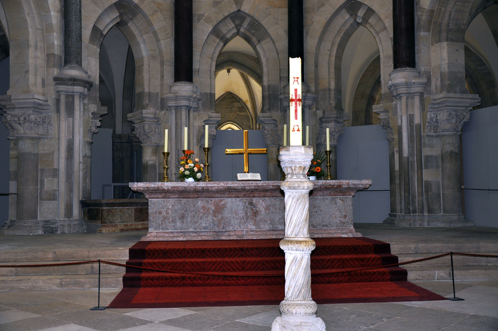 der altar im magdeburger dom