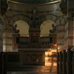Der Altar in der Elisabethkapelle in einem ganz besonderen Lichtmoment