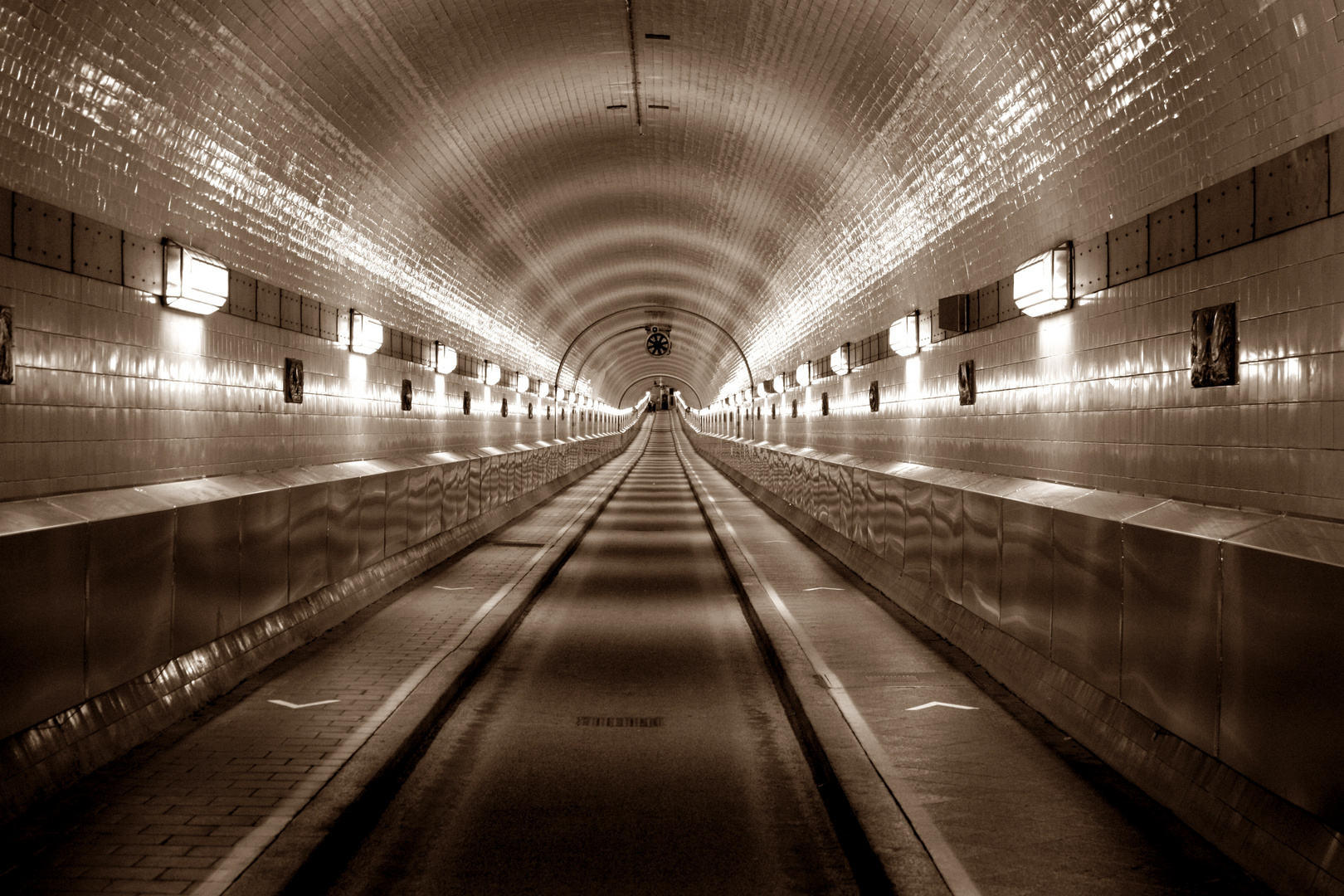 der alte Elbtunnel in Hamburg