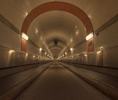 Der "alte" Elbtunnel nachts um 2:30