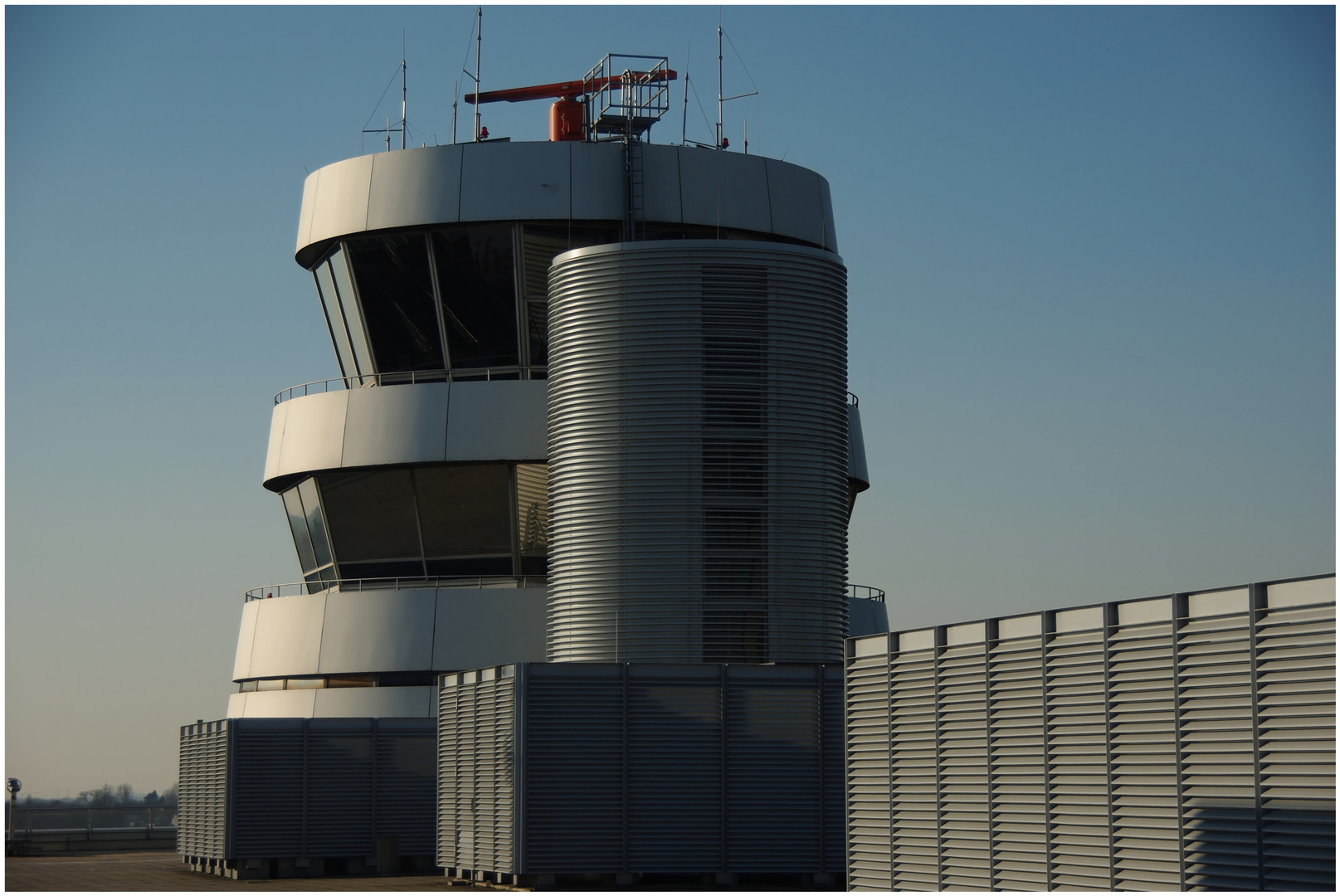 Der alte Flughafen Tower in Düsseldorf