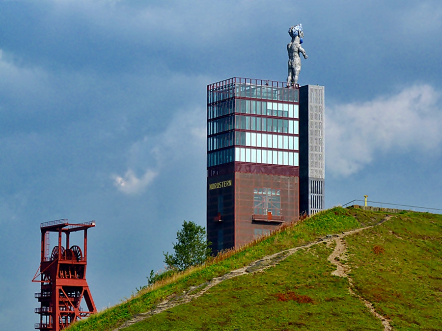 Der alte Förderturm . . .