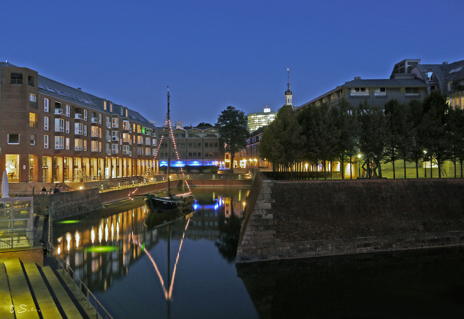 Der alte Hafen am Rhein