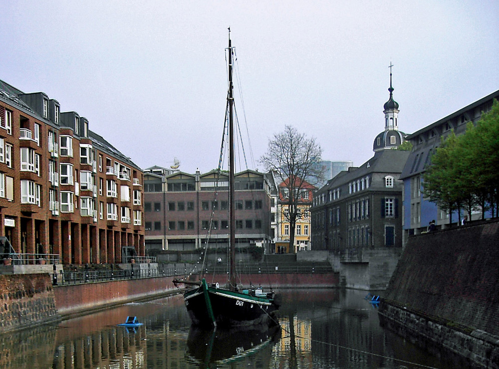 Der alte Hafen am Rhein (Düsseldorf)