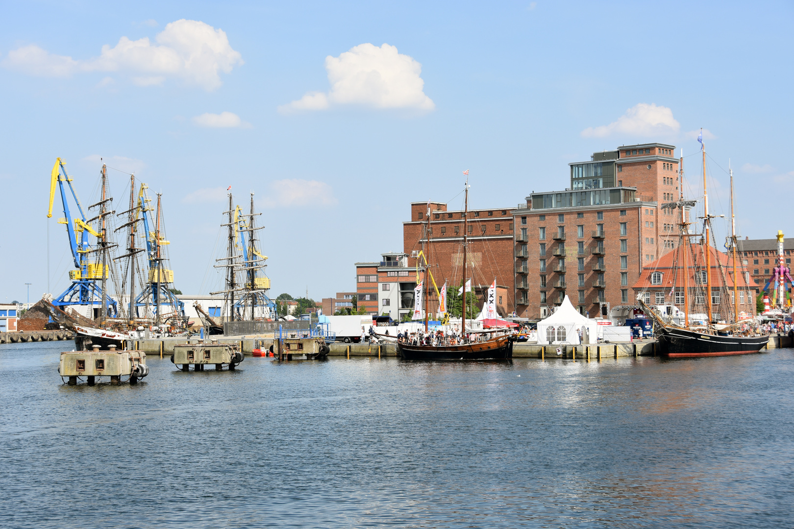 Der Alte Hafen in Wismar während des Hafenfestes 2018