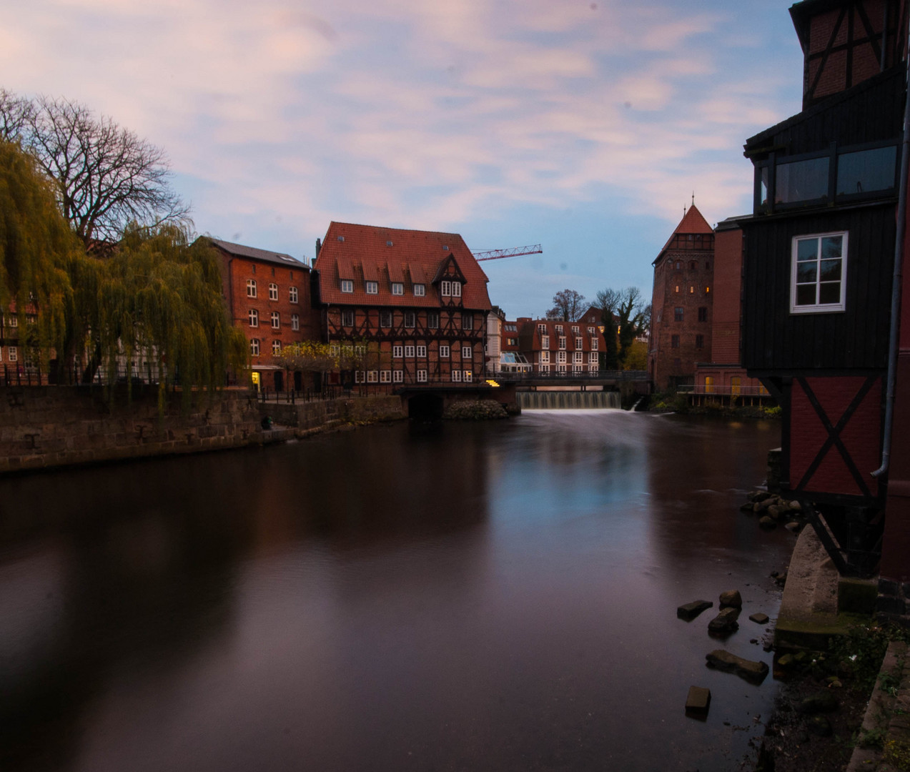 Der alte Hafen Lüneburgs im Herbst