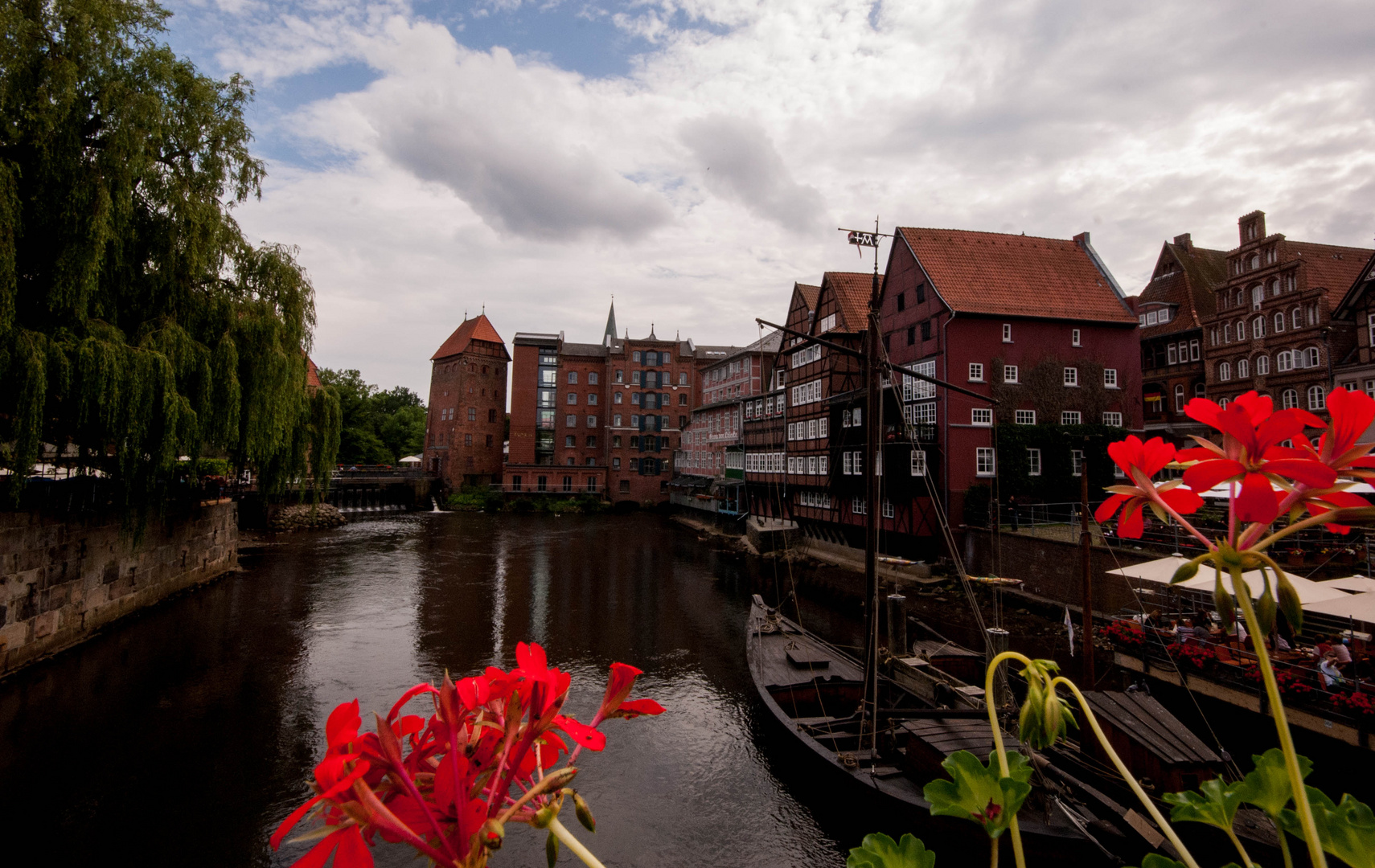 Der alte Hafen Lüneburgs im Sommer