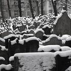 Der alte jüdische Friedhof von Prag im Winter