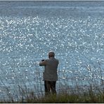 Der alte Mann knipst das Meer