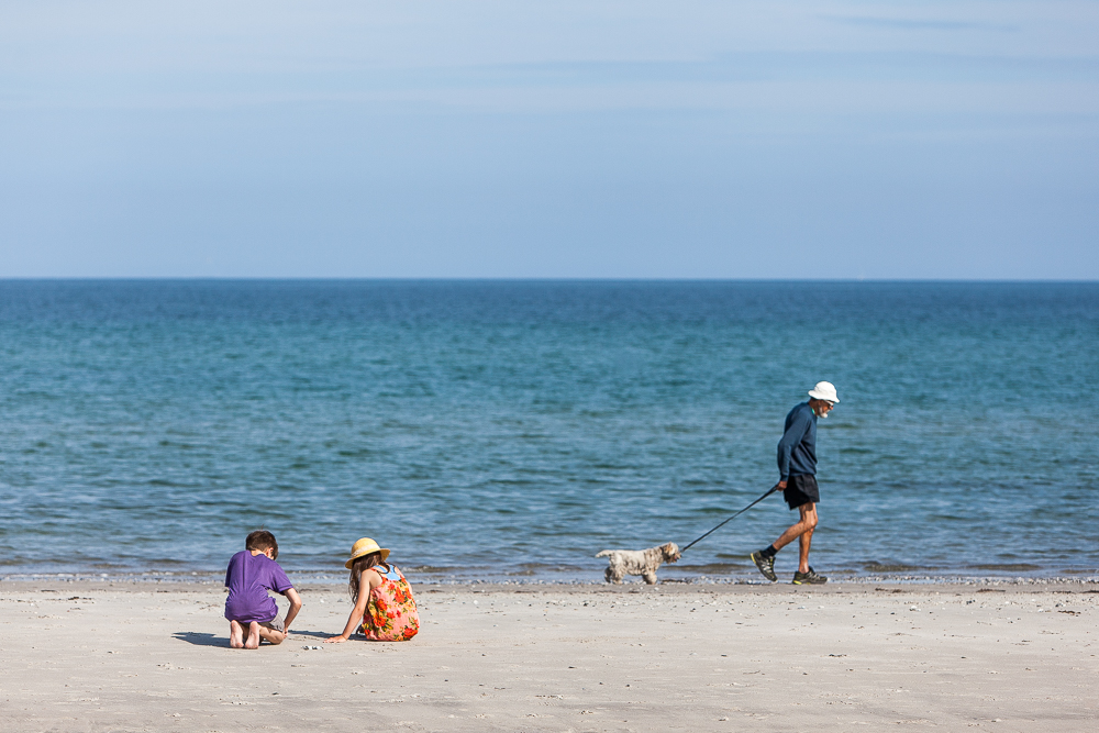 Der alte Mann und der Hund und das Mädchen und der Junge und das Meer