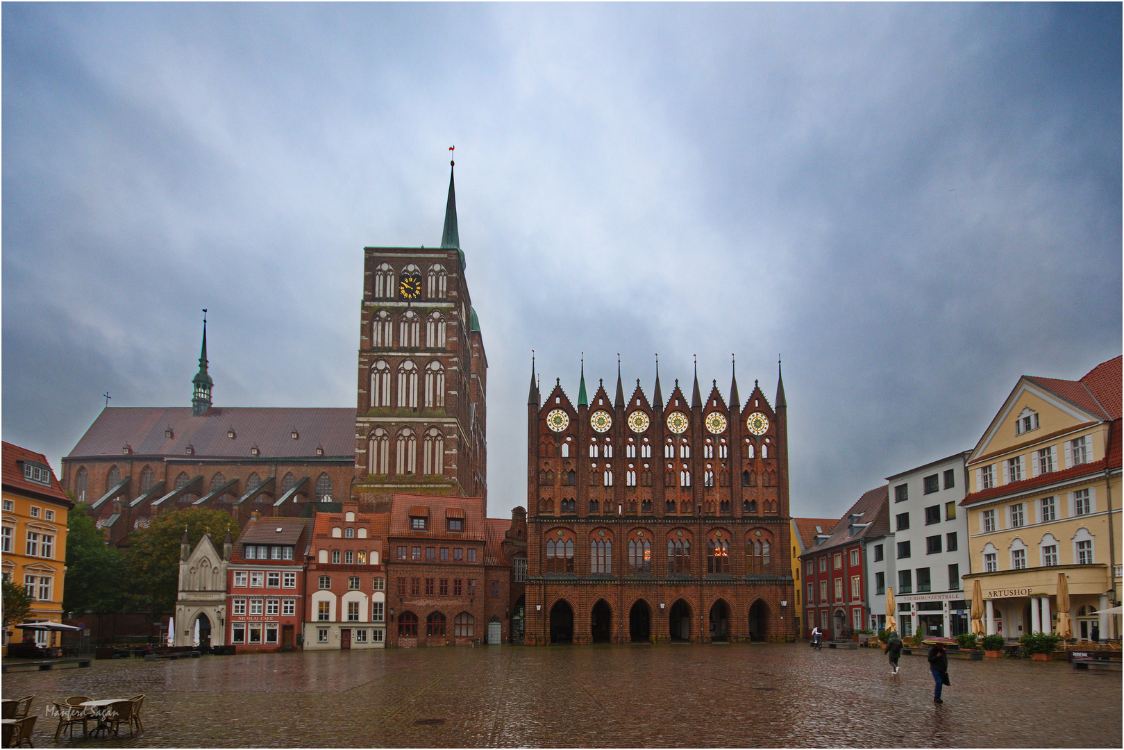 Der Alte Markt in Stralsund mit Rathaus