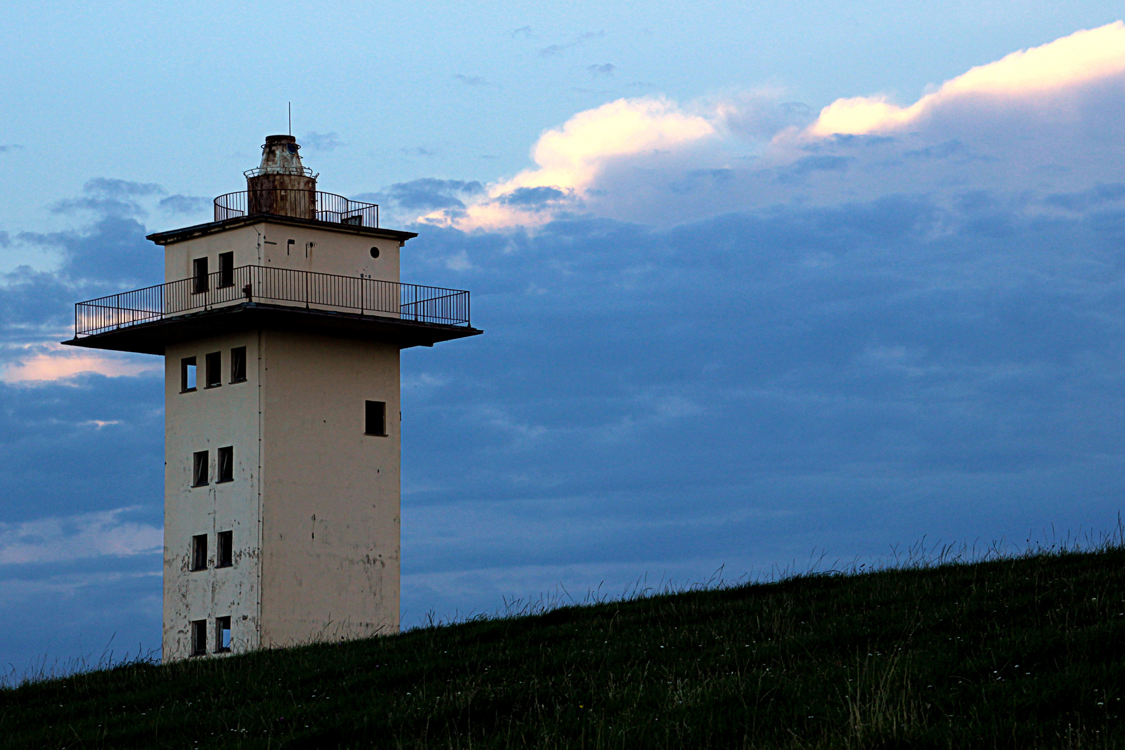 Der alte Radarturm in Blexen hinterm Deich