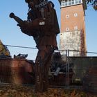 Der alte Turm vom abgerissen Feuerwehrhaus und der Blechmann