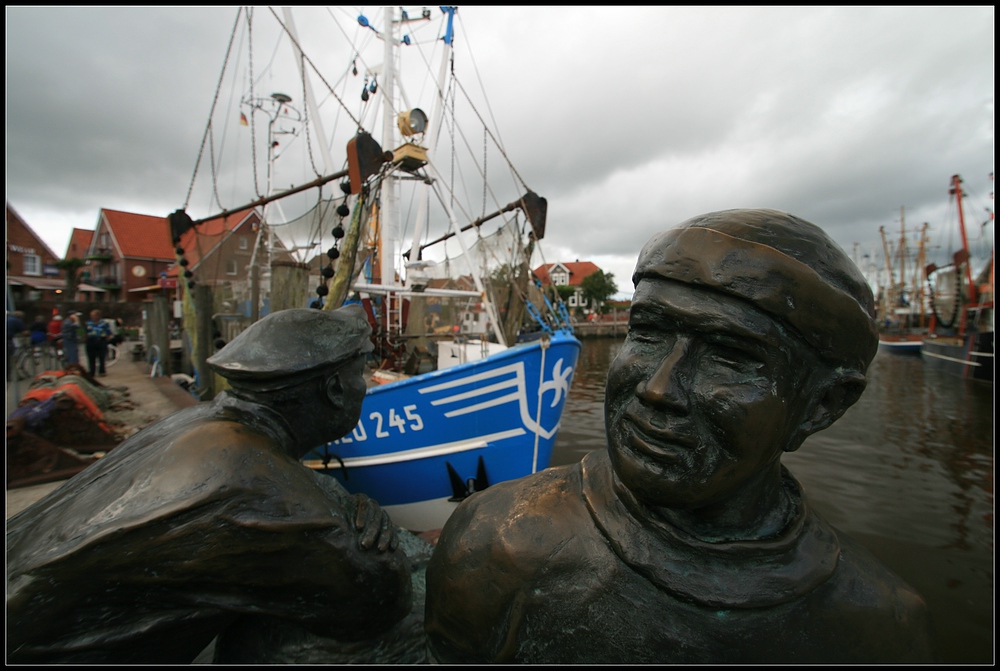 Der alte und der junge Fischer am Sielhafen...