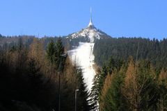 Der alte Winter mit seiner Strenge zieht sich in rauhe Berge zurück,...