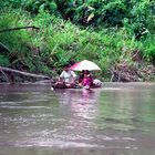 Der Amazonas, die einzige Verbindung im peruanischen Dschungel