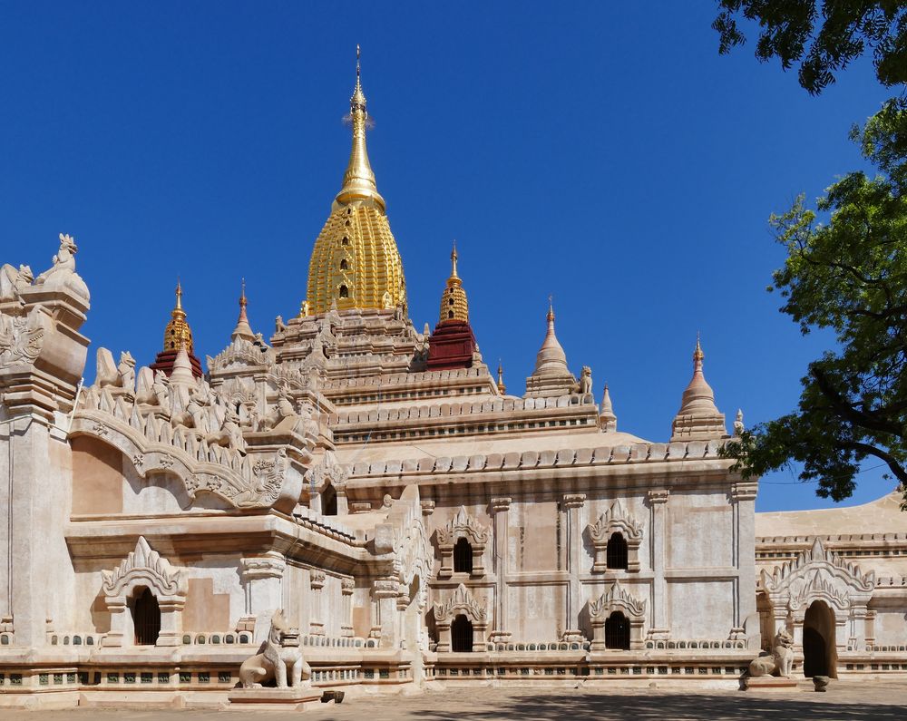 ...der Ananda Tempel in Bagan...