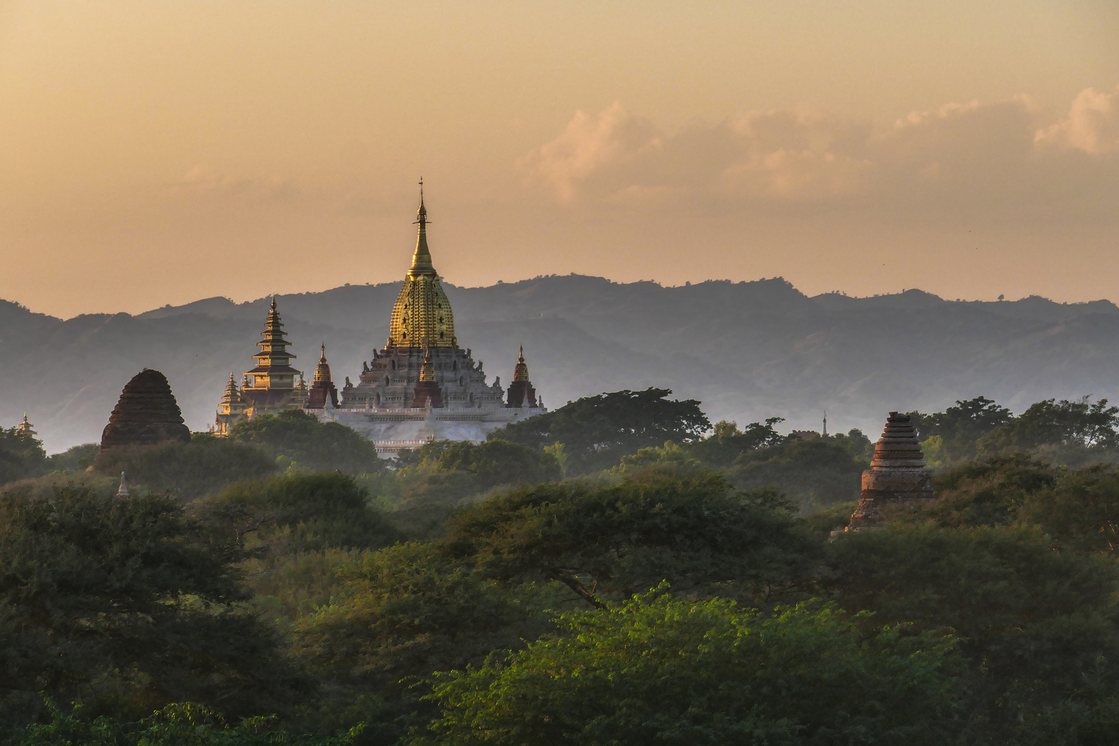 ...der Ananda Tempel kurz vor Sonnenuntergang...