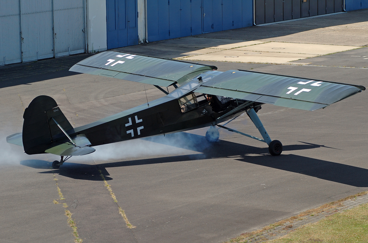 Der andere Fieseler Storch beim Engine Start.