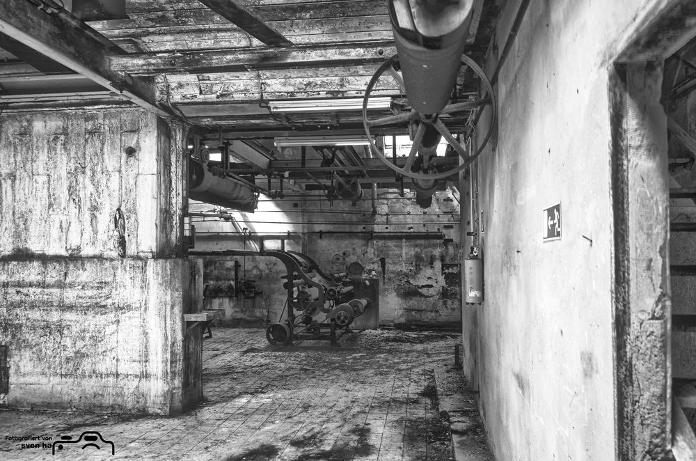 Der Anfang( 2 ) der Papierfabrik Scheufelen... Foto & Bild architektur, lost places