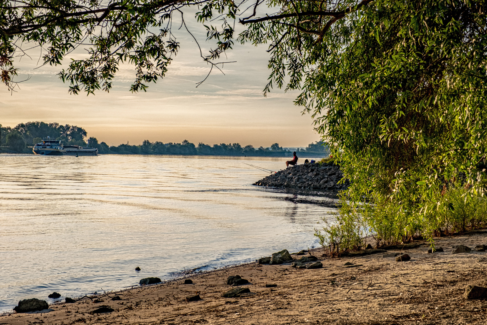 Der Angler und der Rhein