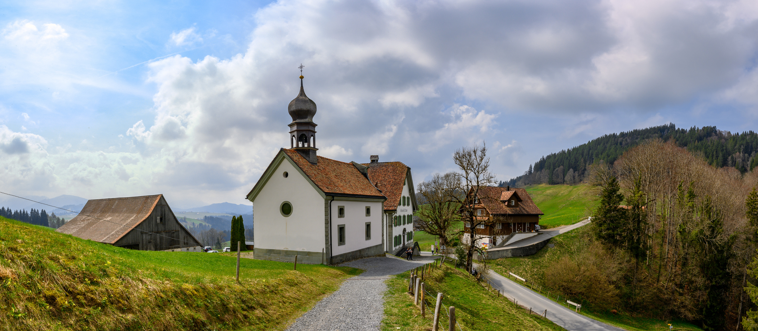 Der Anstieg ist geschafft, Ankunft bei Sankt Meinrad