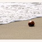 der Apfel am Strand