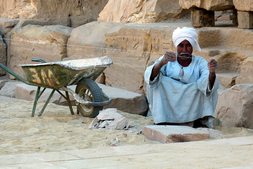 ...der Arbeiter im Karnak Tempel...