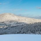 Der Aremberg in der verschneiten Eifel