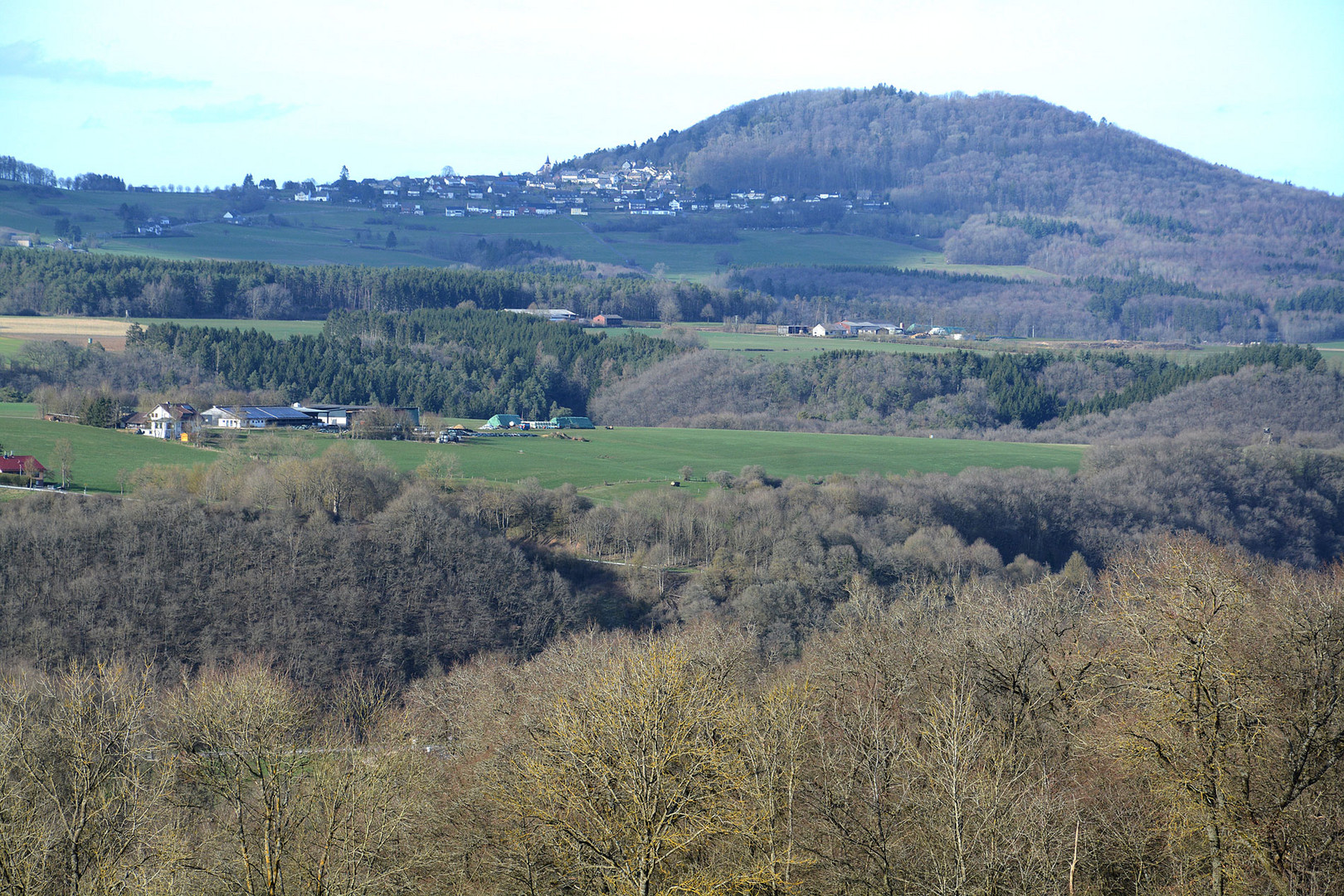 Der Aremberg von Süden  her gesehen. 