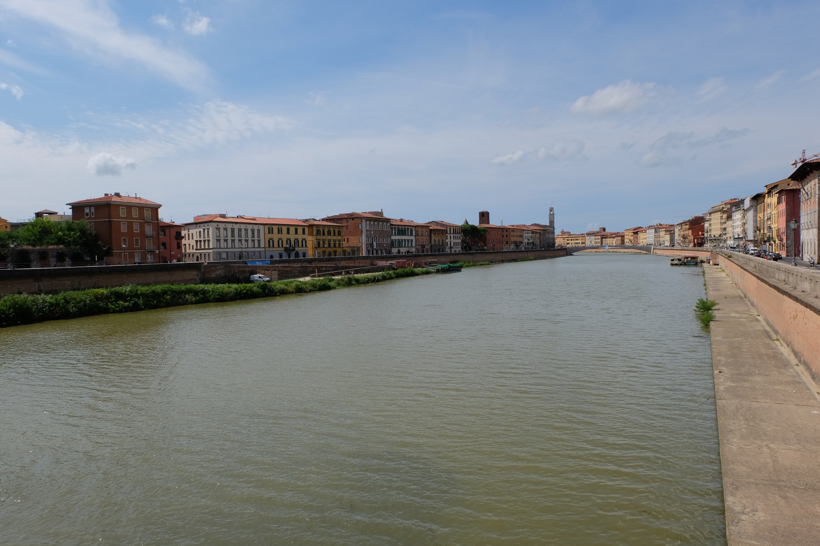 Der Arno der mitten durch Pisa fließt