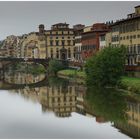 Der Arno in Florenz im Herbst