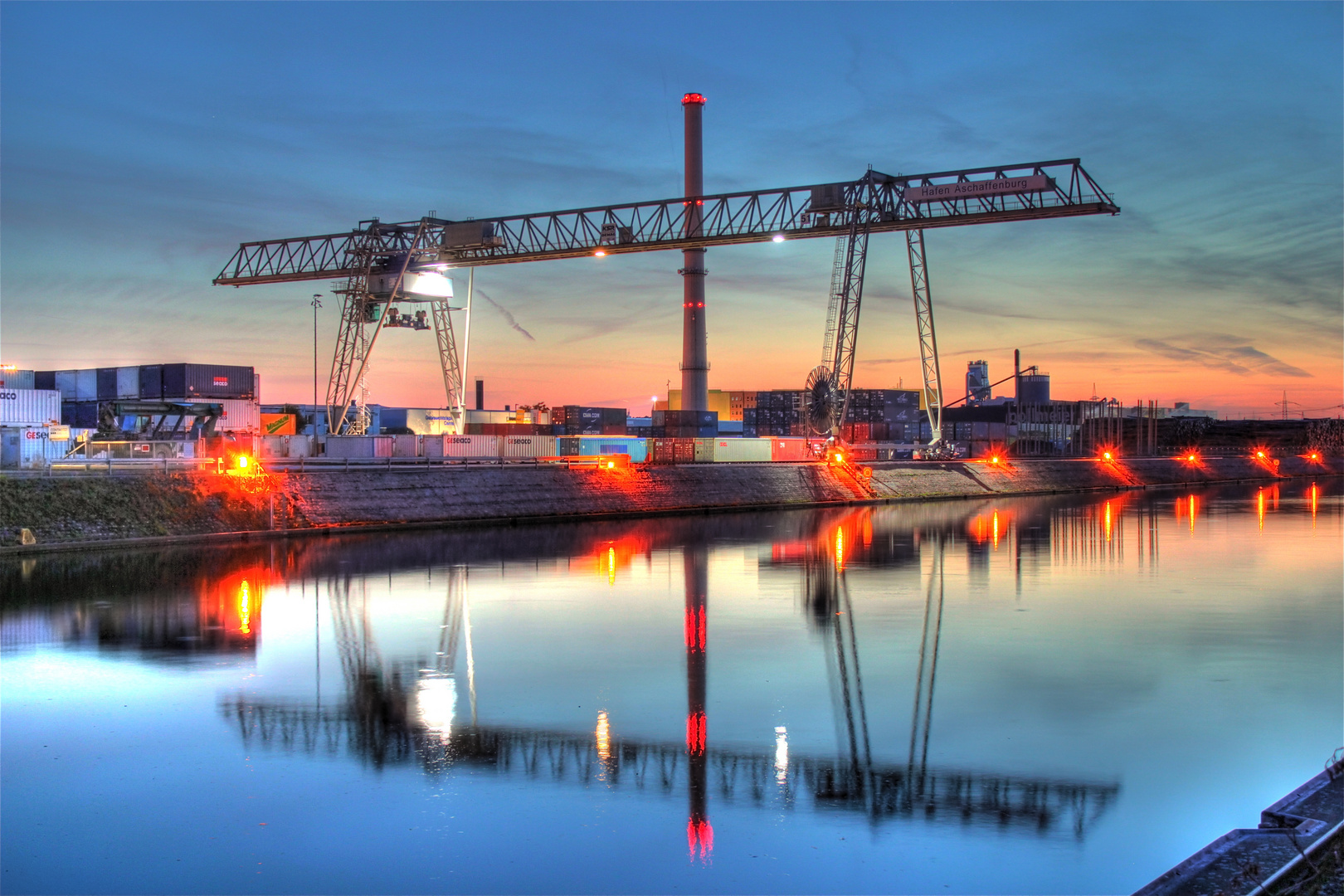 Der Aschaffenburger Hafen bei Nacht