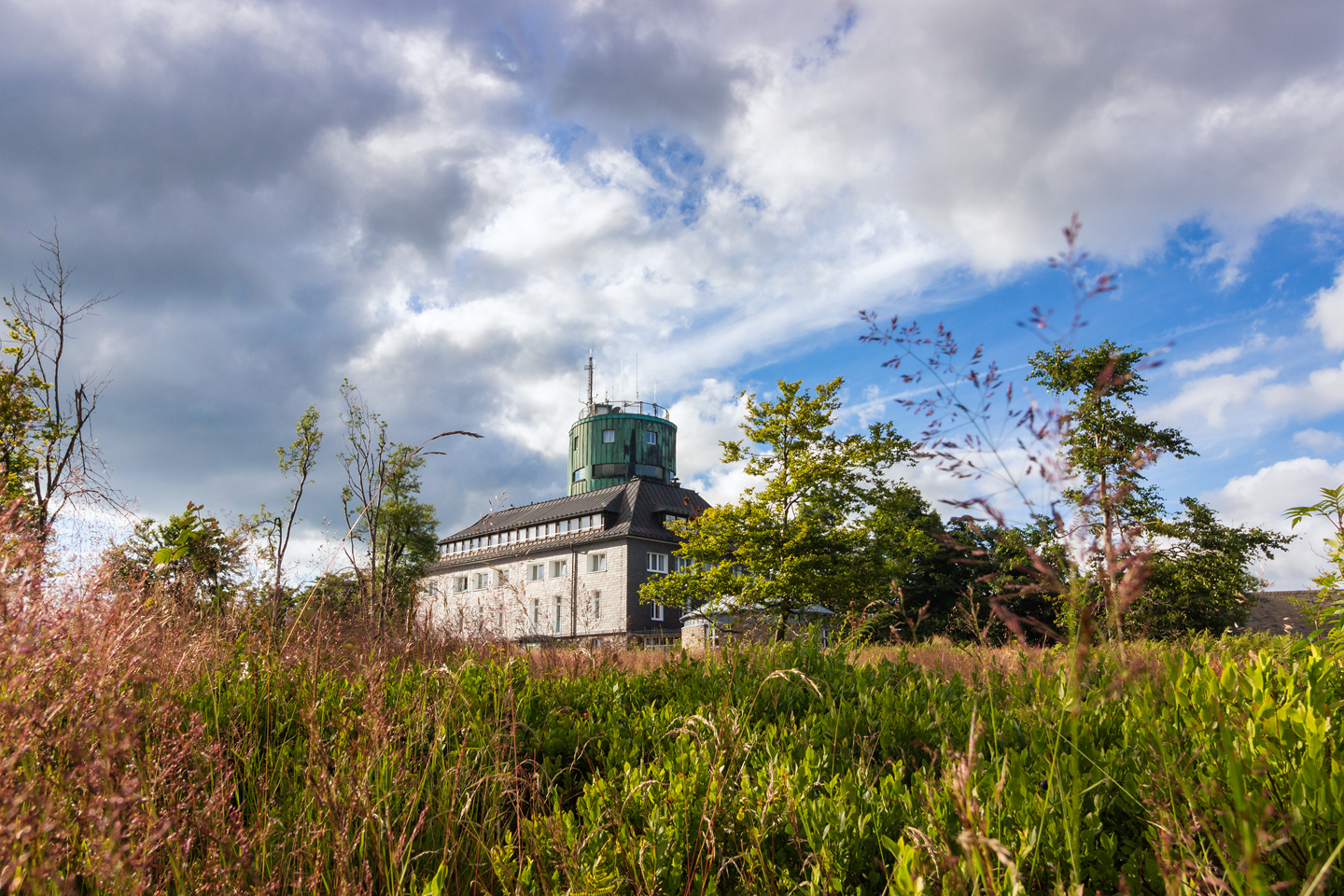 Der Astenturm im Sommer