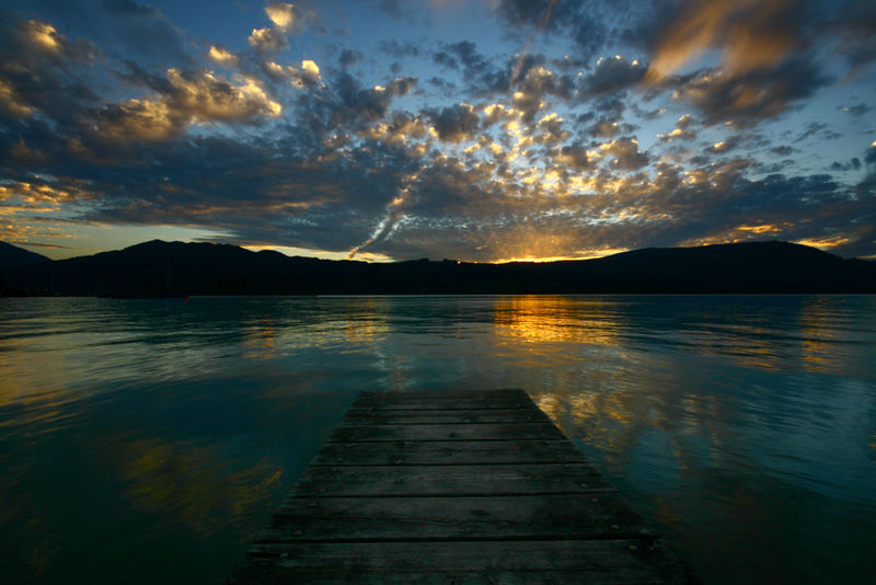 der Attersee zur roten Stunde