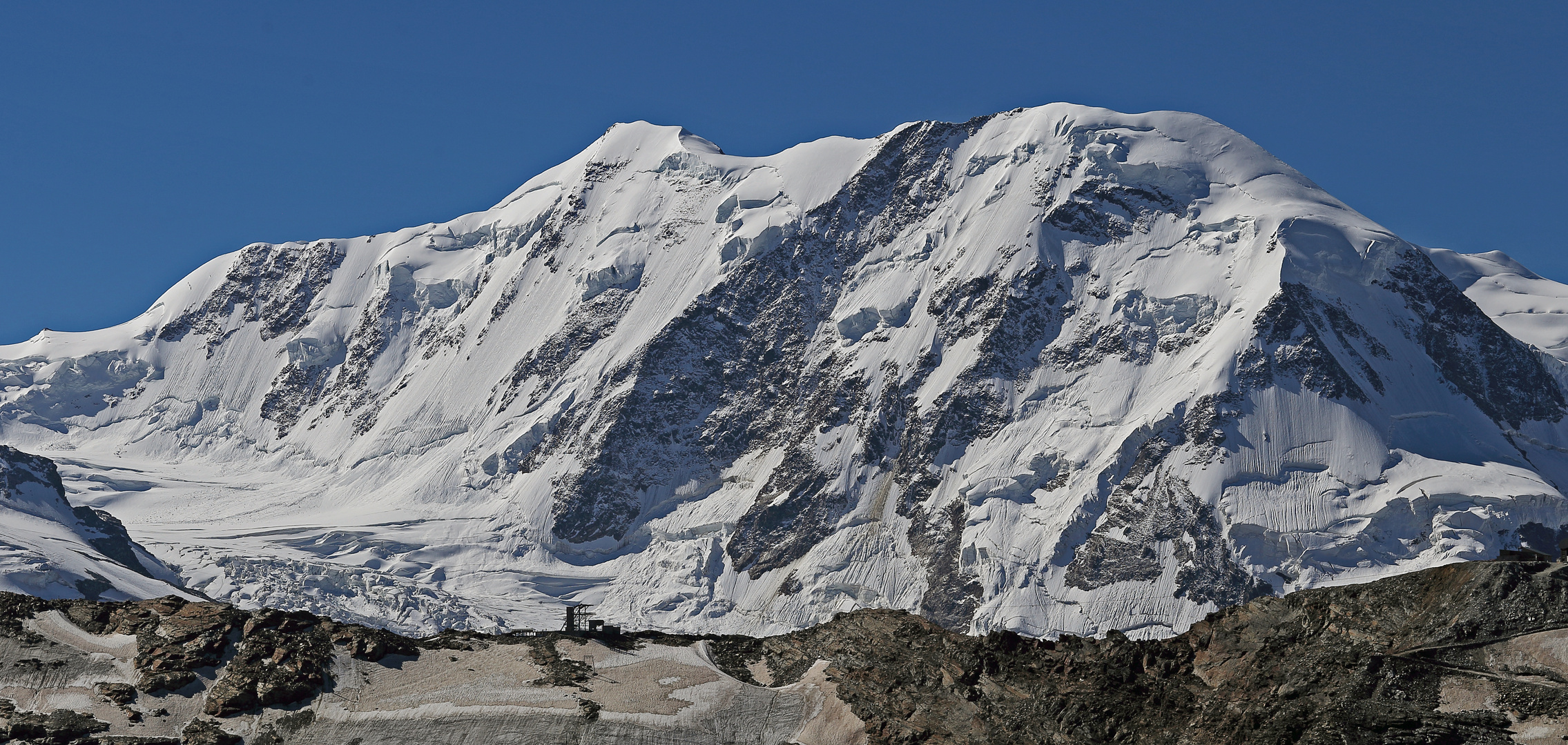 Der auch als "mörderisch " bezeichnete 5 km Lange Grad des 4527m hohen Liskamm...