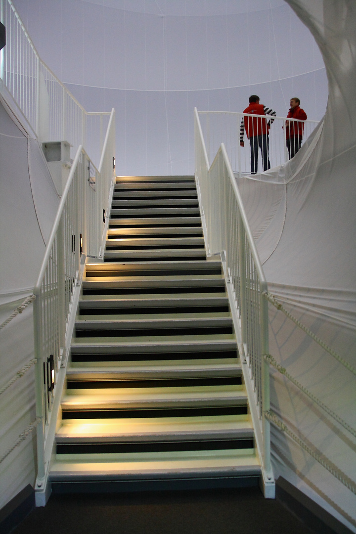 Der Aufgang zum BIG AIR PACKAGE von Christo im Gasometer, Oberhausen