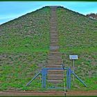 Der Aufstieg zur Landpyramide in Branitz 