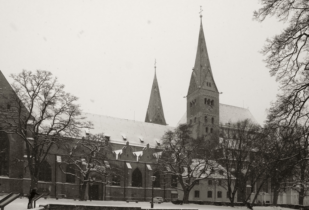 Der Augsburger Dom im Schneegestöber