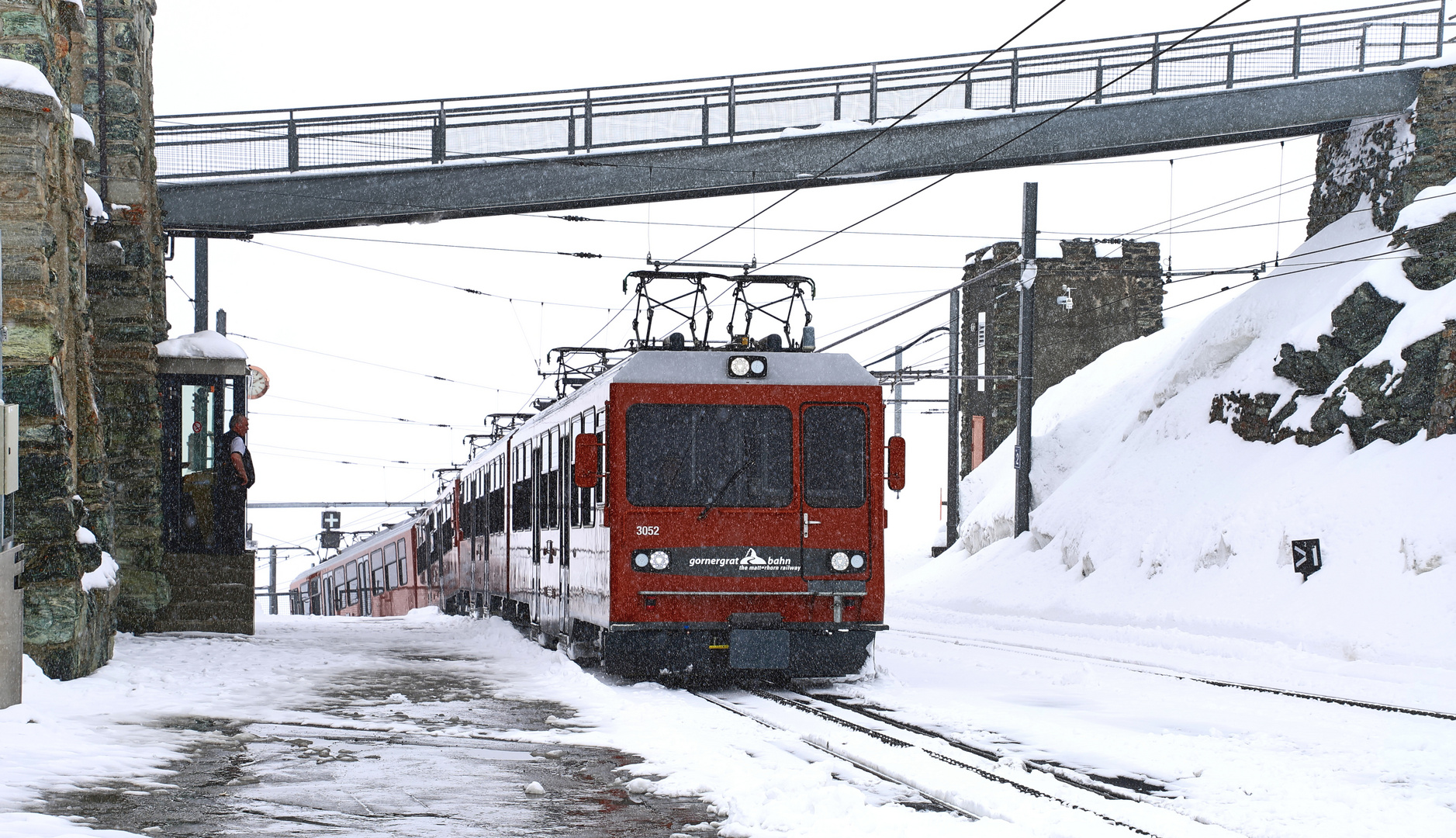 Der aus Zermatt kommende Zug der Gornergradbahn....