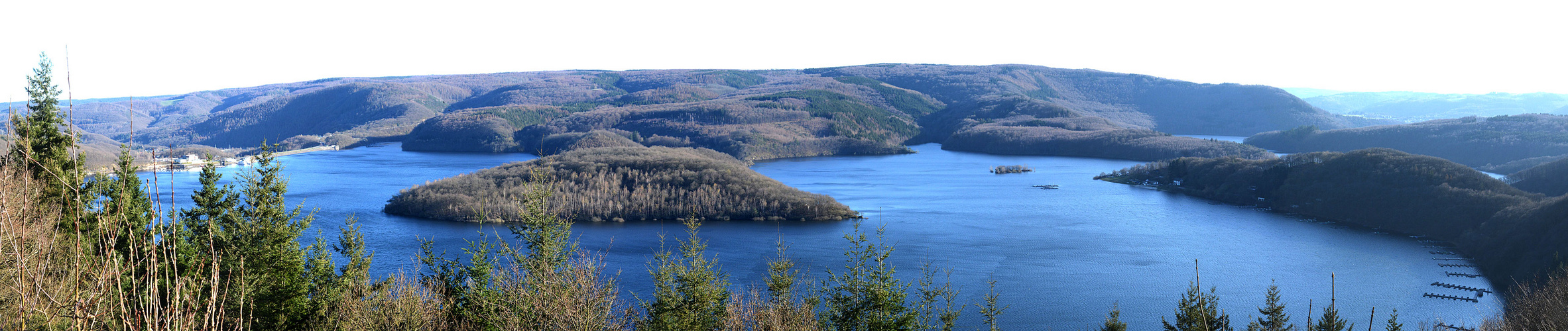 Der Ausblick auf die Schwammenauel-Talsperre im Oktober