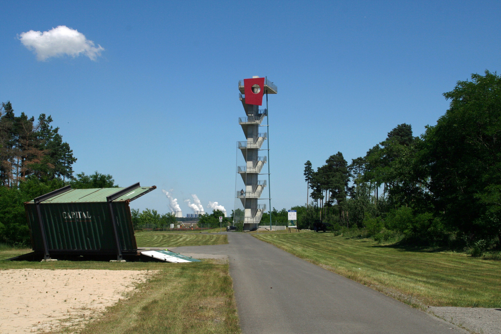 Der Aussichtsturm am zukünftigen Ostsee bei Cottbus Foto & Bild