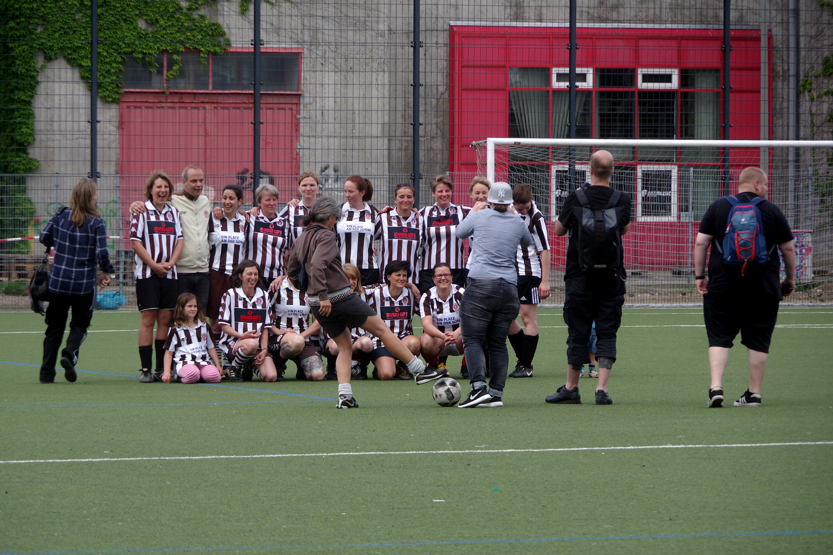 Der Ausstand von Kai-Trainer - St. Pauli Frauen 1