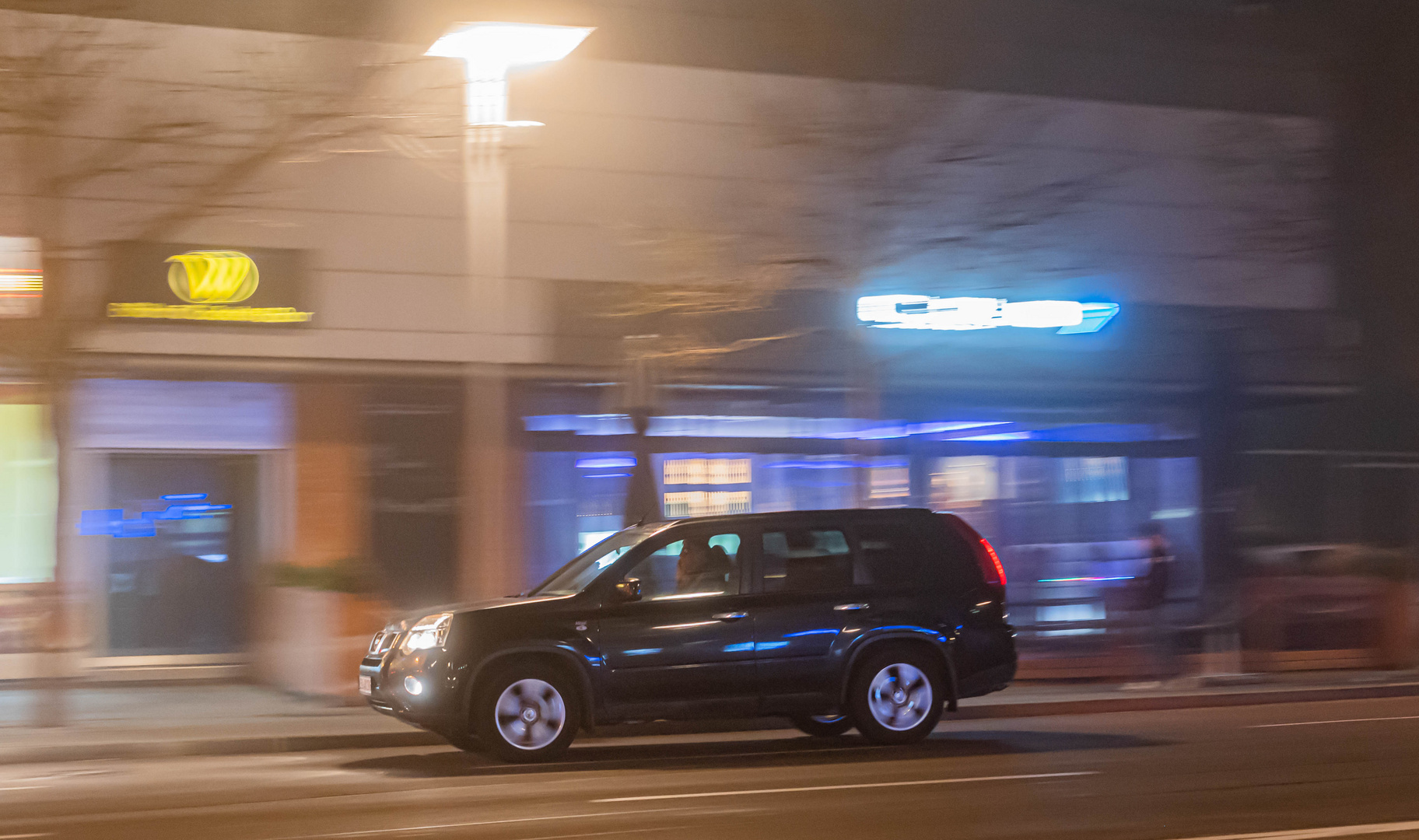 Der Auto-Mitzieher im Nebel