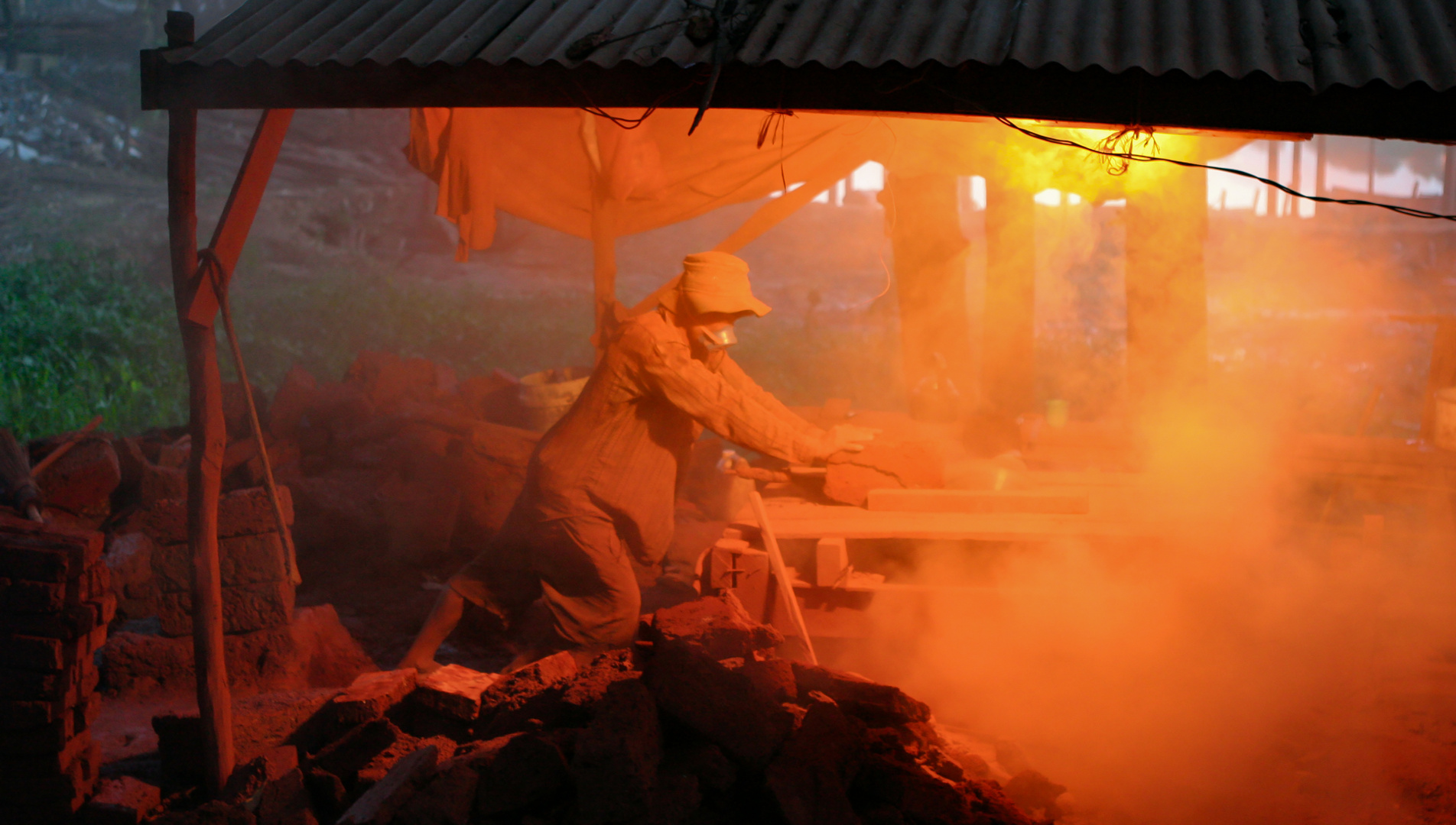 Der Backsteinschneider in Yangon