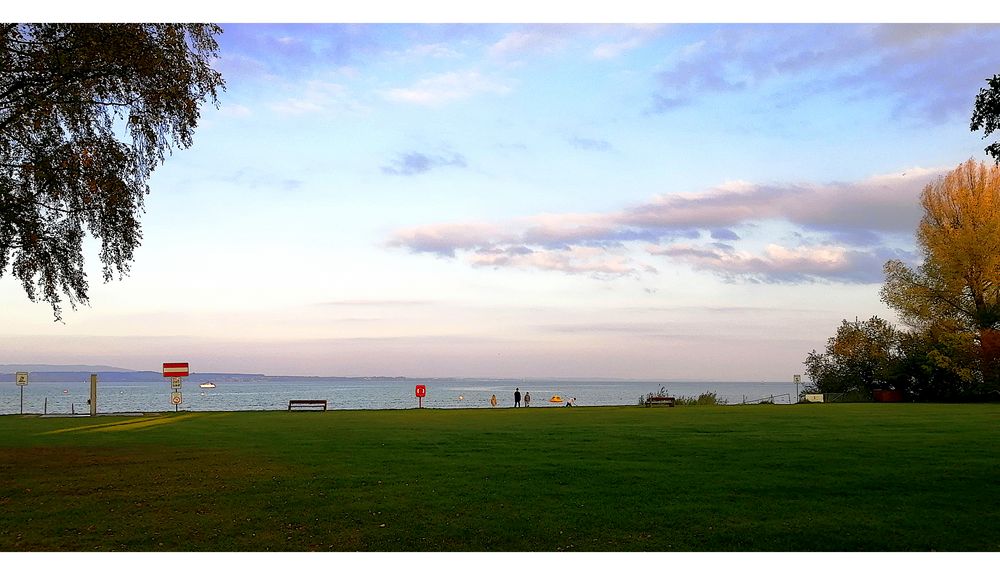 Der Badeplatz Bottighofen am Abend